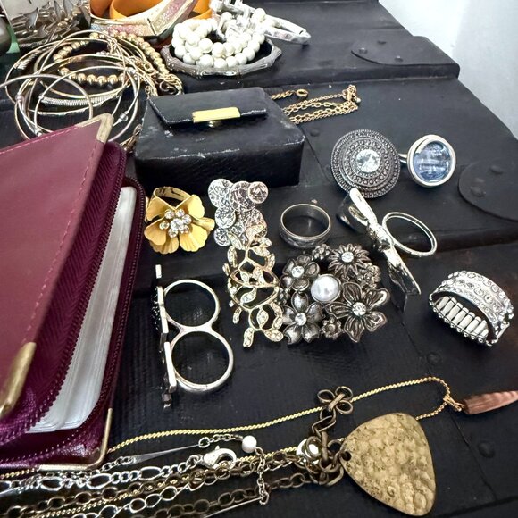 Junk Drawer Jewelry Lot – Assorted Vintage & Costume Pins Bracelets Necklaces - Picture 8 of 10